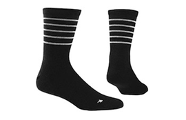 Par de calcetines negros con franjas grises en la parte superior