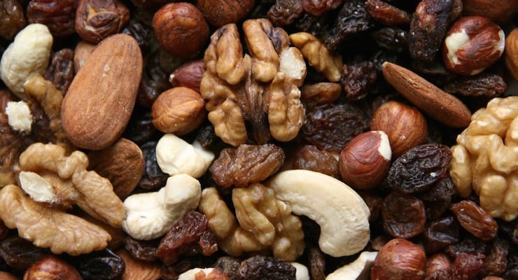 Mezcla de frutos secos como nueces, almendras, avellanas y semillas