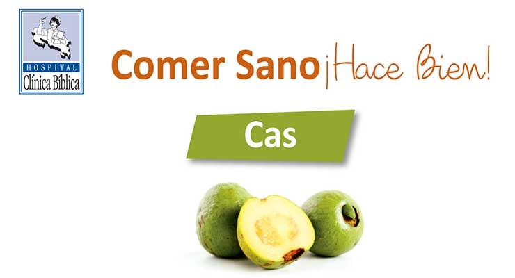 Cas fresco entero y partido sobre fondo blanco en material informativo de alimentación saludable