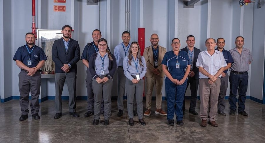 Equipo interdisciplinario del Hospital Clínica Bíblica participante en la verificación de Carbono Neutralidad 2023.