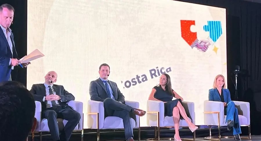 Panel de expertos participa en el Foro Nacional ELEVAR sobre innovación y health tech en Costa Rica