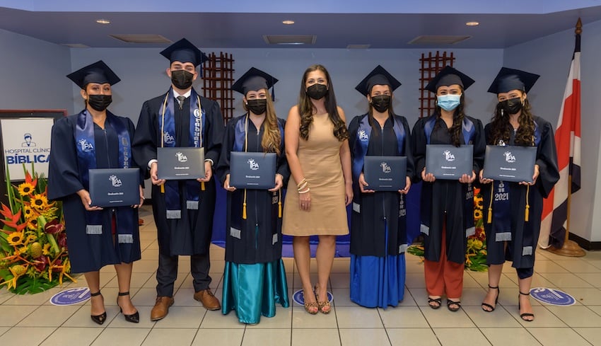 Graduados del programa ATAP del Instituto Parauniversitario ASEMECO durante acto de graduación académica