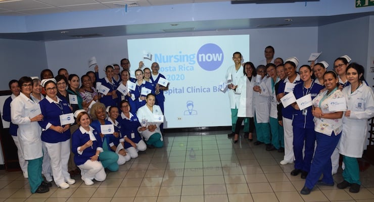 Grupo de profesionales de enfermería del Hospital Clínica Bíblica celebrando el lanzamiento de la campaña mundial Nursing Now 2020.
