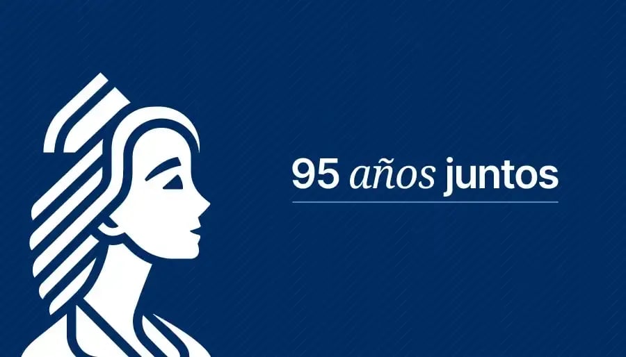 Imagen institucional de la Clínica Bíblica con el texto “95 años juntos” sobre fondo azul