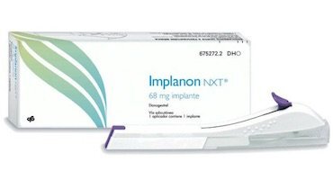Caja de Implanon NXT de 68 mg junto a su aplicador médico desechable sobre un fondo blanco, mostrando el kit para el implante anticonceptivo.