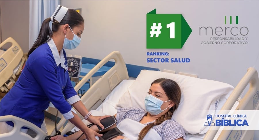 Personal de enfermería del Hospital Clínica Bíblica atiende a una paciente durante reconocimiento como líder del sector salud según ranking Merco