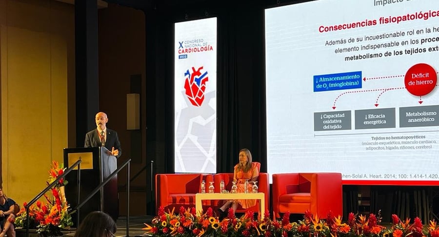 Exposición médica durante el X Congreso Nacional de Cardiología 2022 en Costa Rica