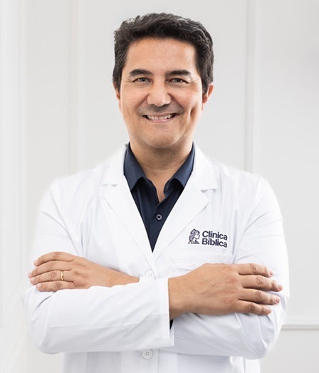 Fabián Madrigal Leer