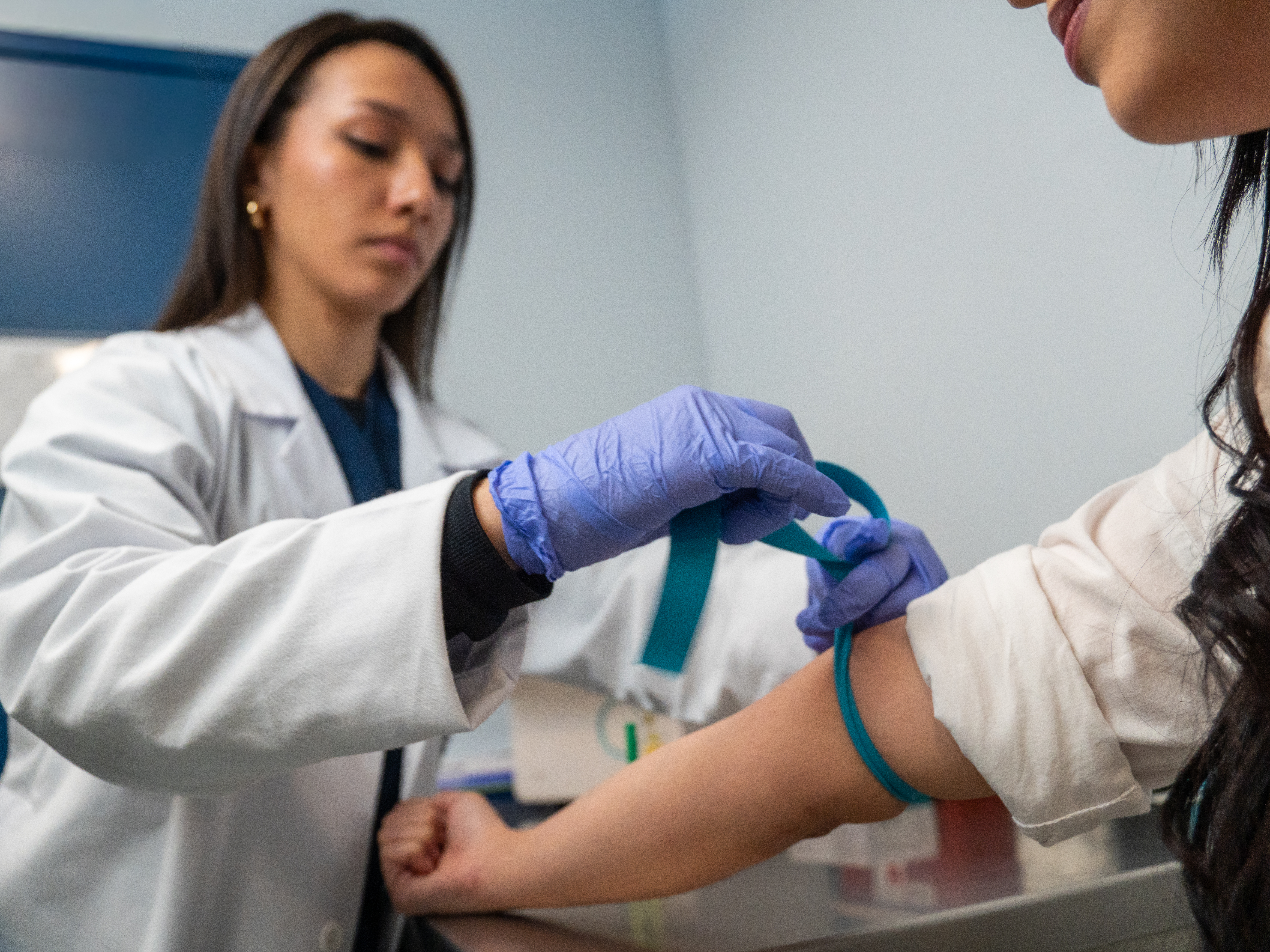 Exámenes de laboratorio: aliados silenciosos para la salud femenina