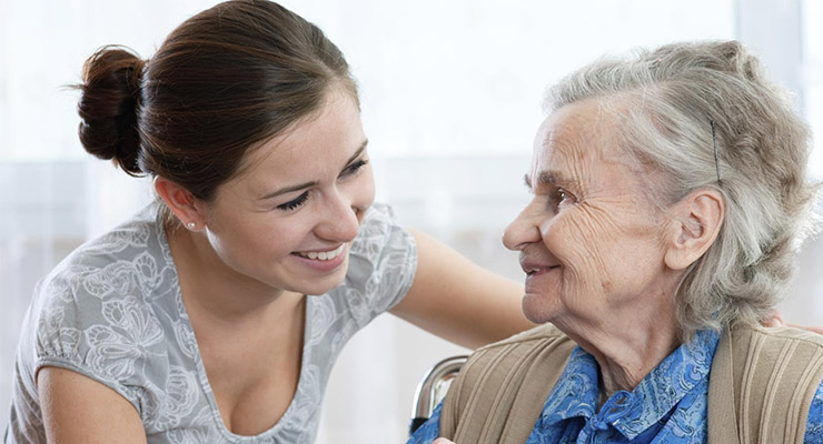 Cómo ayudar a los adultos mayores en casa