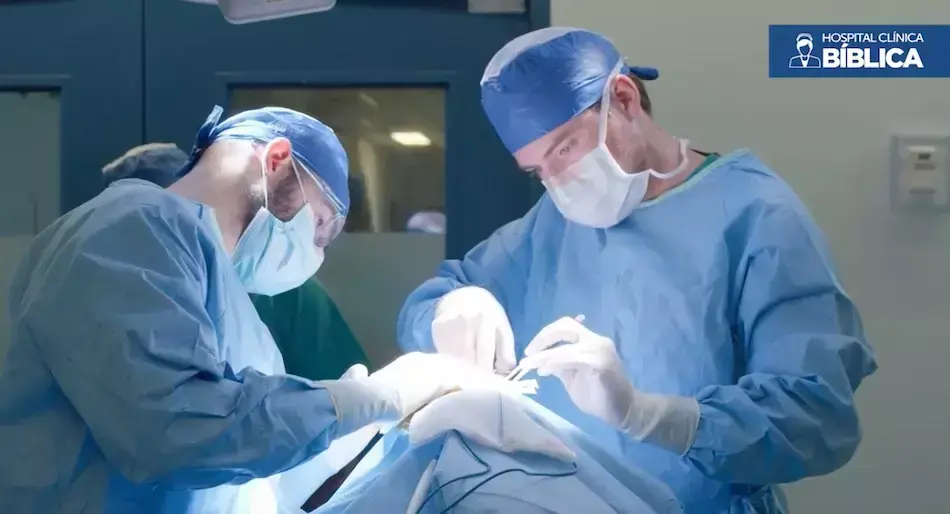 ¿Cómo se realiza una cirugía de cráneo?