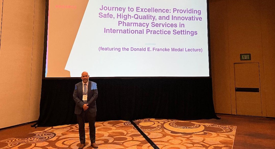 Dr. Esteban Zavaleta resalta en el Congreso de la Sociedad de Farmacéuticos