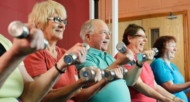 ¿Cómo debe ser el índice de masa corporal en los adultos mayores?