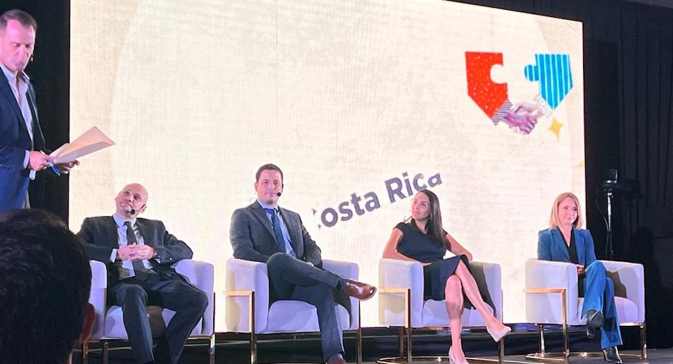 El Centro para la Innovación del Hospital Clínica Bíblica participó en el Foro Nacional ELEVAR organizado por Pfizer