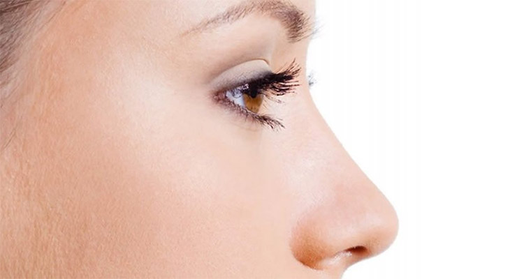 ¿Se puede enderezar una nariz torcida? ¿Cómo se hace y qué riesgos conlleva esta operación?