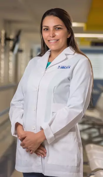 Dra. Alejandra Cruz Brenes - Especialista en Gastroenterología - Hospital Clínica Bíblica