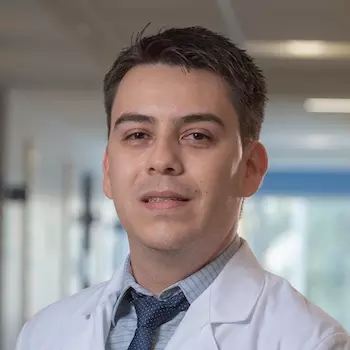 Dr. Alejandro Solís Campos - Especialista en Dermatología - Hospital Clínica Bíblica