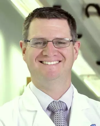 Dr. Esteban Zamora Estrada - Especialista en Ortopedia y Traumatología - Hospital Clínica Bíblica