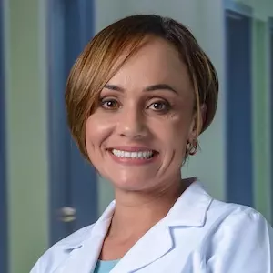 Dra. Karla Andrea Arias Varela - Especialista en Dermatología - Hospital Clínica Bíblica