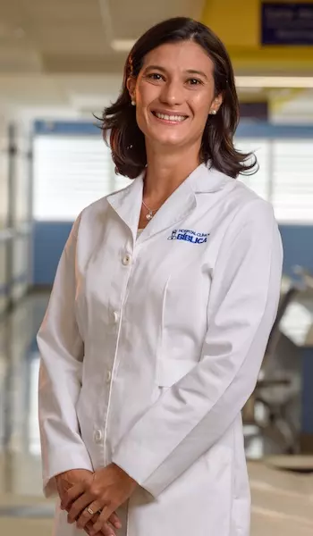 Dra. María Amalia Rojas Solís - Especialista en Odontología - Hospital Clínica Bíblica