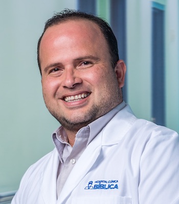 Dr. John Dumett Ruíz