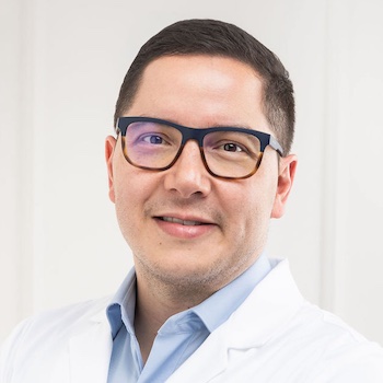 Dr. Adrián Guzmán Ramírez - Especialista en Oncología - Hospital Clínica Bíblica