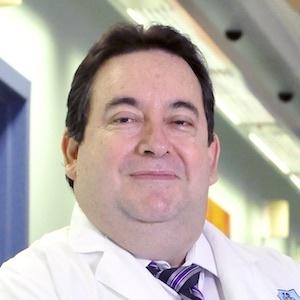 Dr. Carlos Eduardo León Solano - Especialidad en Urología General - Hospital Clínica Bíblica