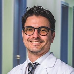 Dr. Daniel Fernández Trujillo - Especialista en Cirugía Oral y Maxilofacial - Hospital Clínica Bíblica