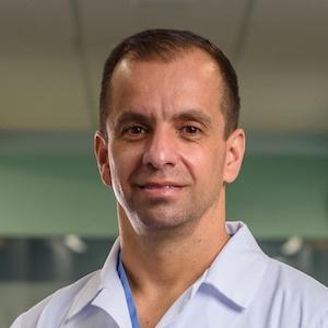 Dr. José Miguel Chaverri M. - Especialidad en Farmacia - Hospital Clínica Bíblica
