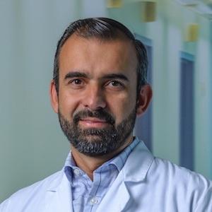 Dr. Luis Corrales Rodríguez - Especialista en Oncología - Hospital Clínica Bíblica
