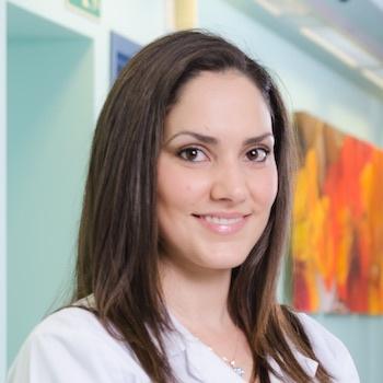 Dra. María Karina Rueda A. - Especialidad en Farmacia - Hospital Clínica Bíblica