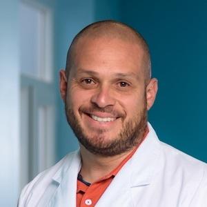 Dr. Roberto Valverde Muñoz - Especialista en Urología - Hospital Clínica Bíblica