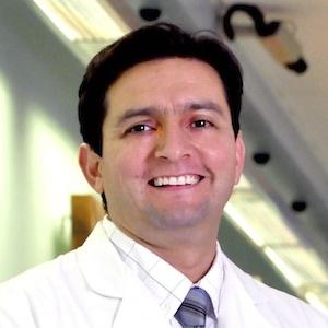 Dr. Ronny Calderón Hernández - Especialidad en Ginecología y Obstetricia - Hospital Clínica Bíblica