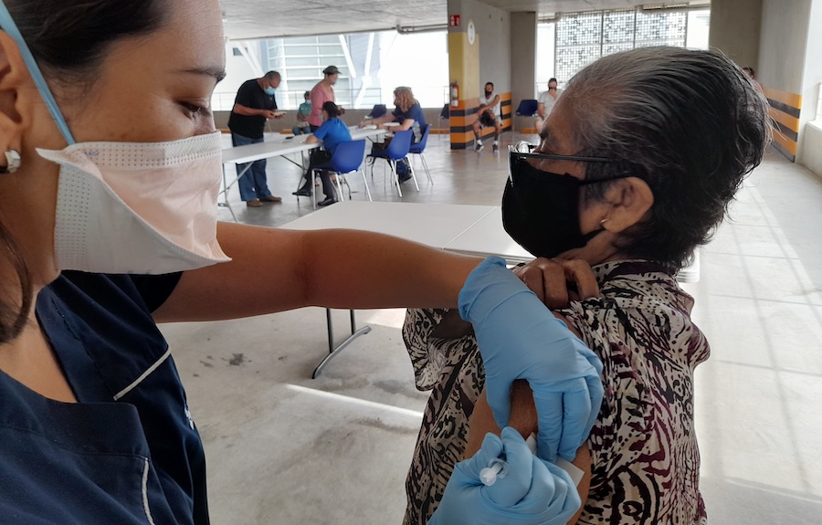 Hospital Clínica Bíblica Acción social realiza Campañas de vacunación contra la influenza para proteger a las comunidades