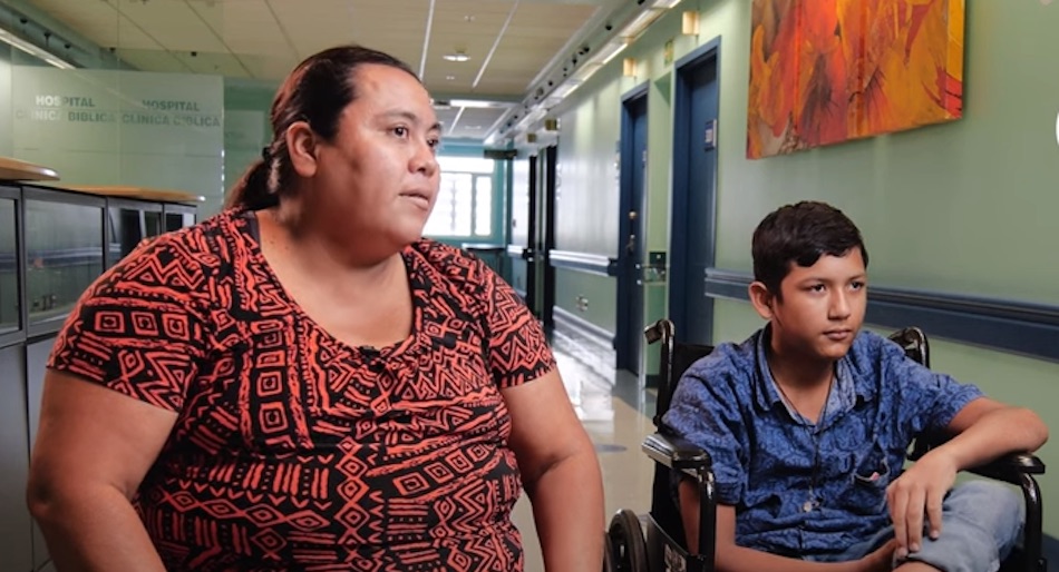 Niño cumplirá el sueño de jugar fútbol gracias a intervención ortopédica donada por sector médico