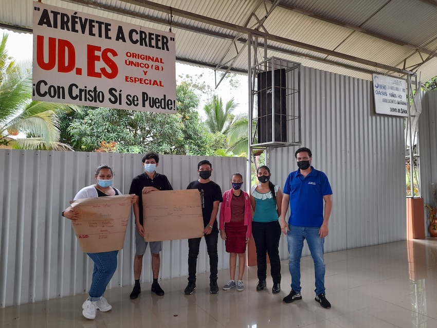 Juventud de Sarapiquí recibe guía psicológica y espiritual para un mejor desarrollo personal