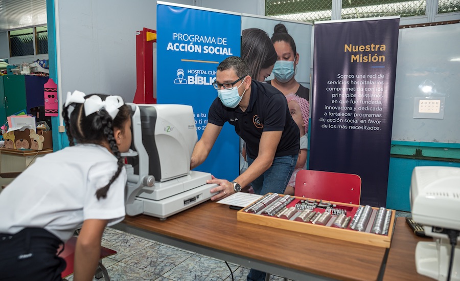 Mil niños en condición de vulnerabilidad mejoraron su salud visual gracias a el Hospital Clínica Bíblica y la Embajada de China
