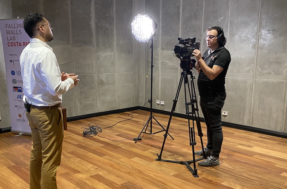 Fisioterapeuta costarricense obtiene segundo lugar en Falling Walls Lab 2025